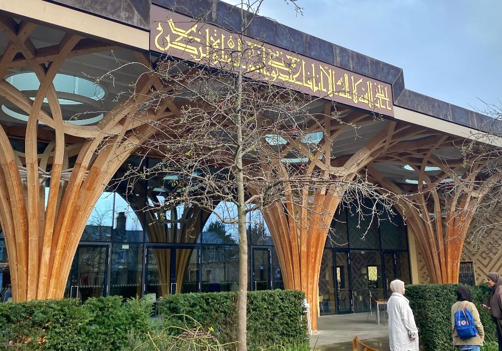 Students outside Cambridge Central Mosque